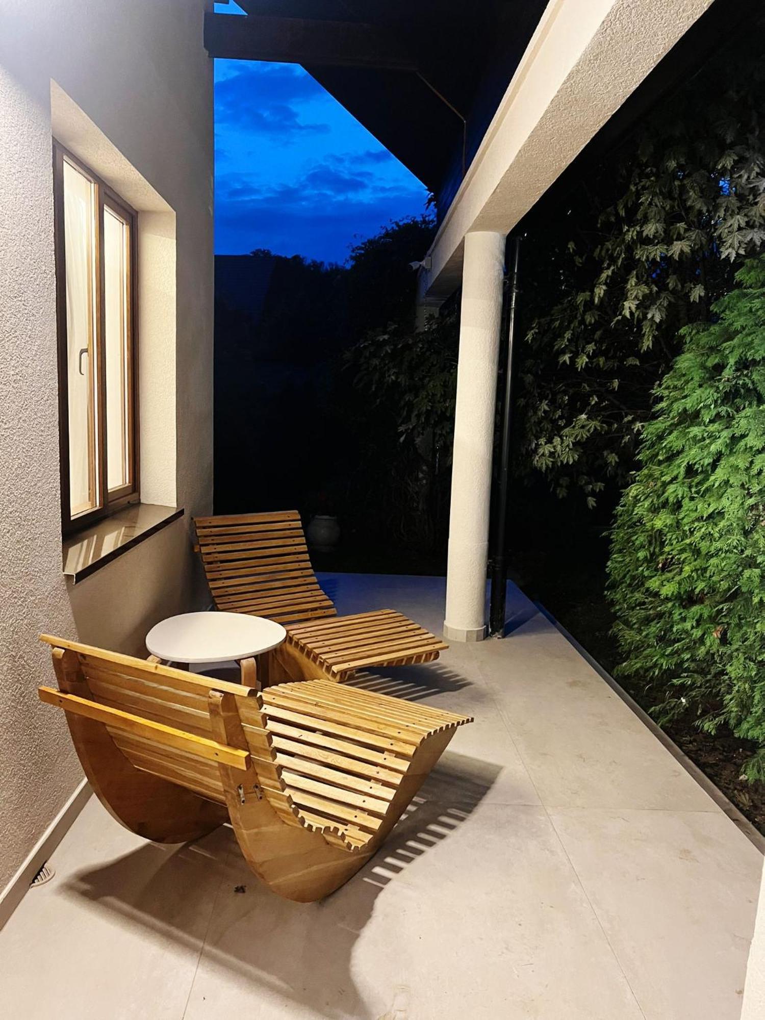 Evie'S Tree House Villa Dragomirna Ngoại thất bức ảnh