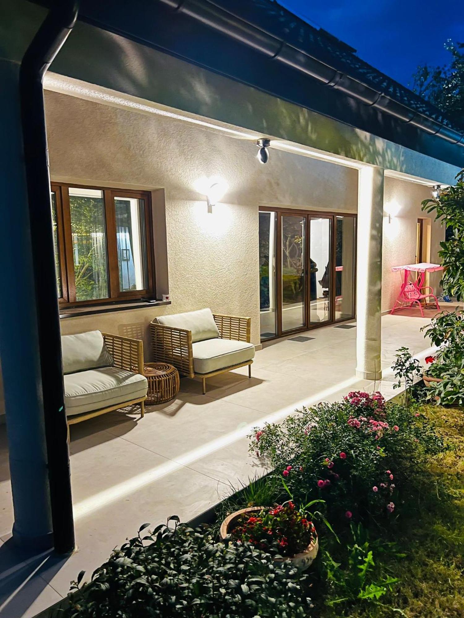 Evie'S Tree House Villa Dragomirna Ngoại thất bức ảnh