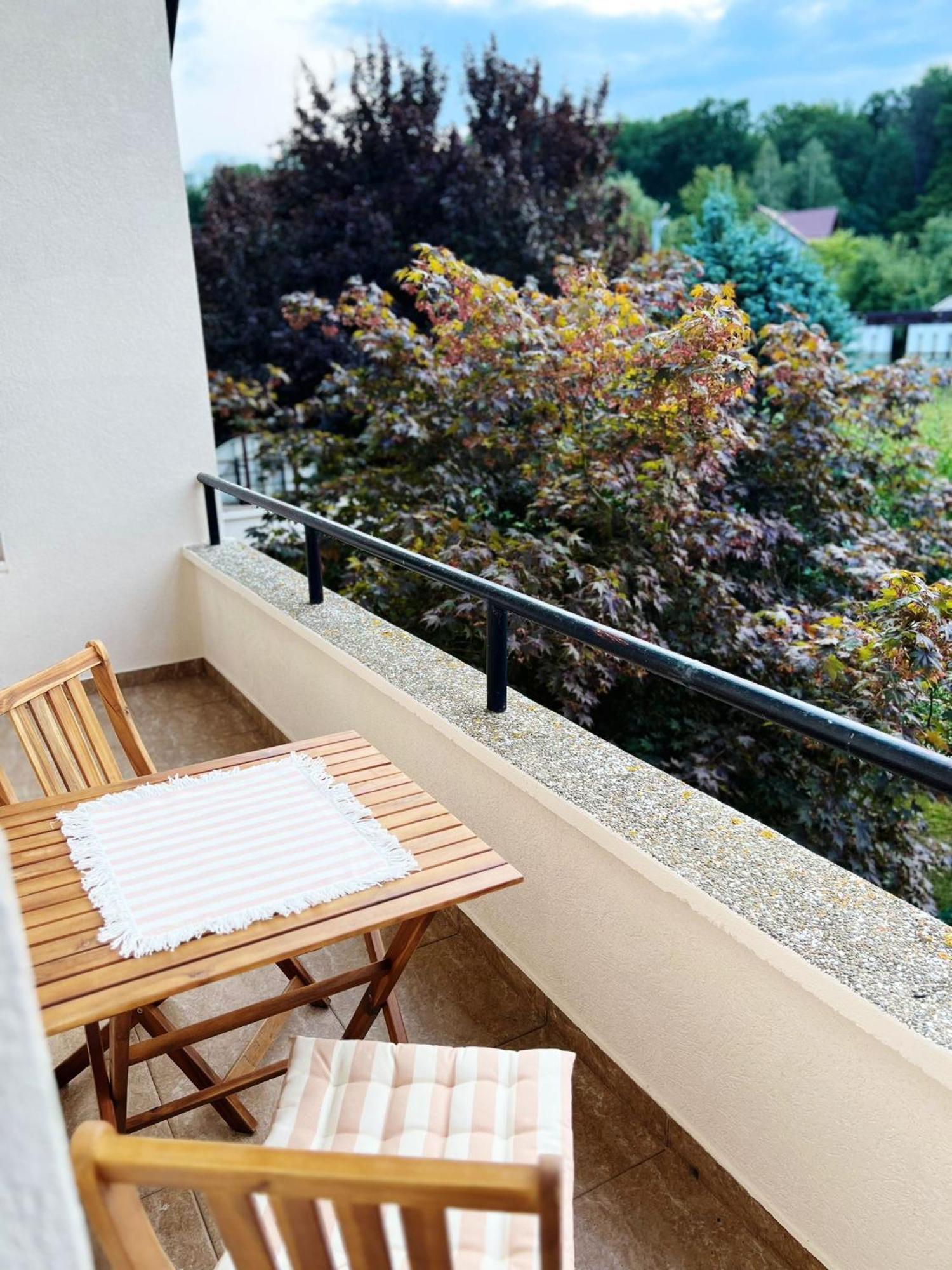 Evie'S Tree House Villa Dragomirna Ngoại thất bức ảnh