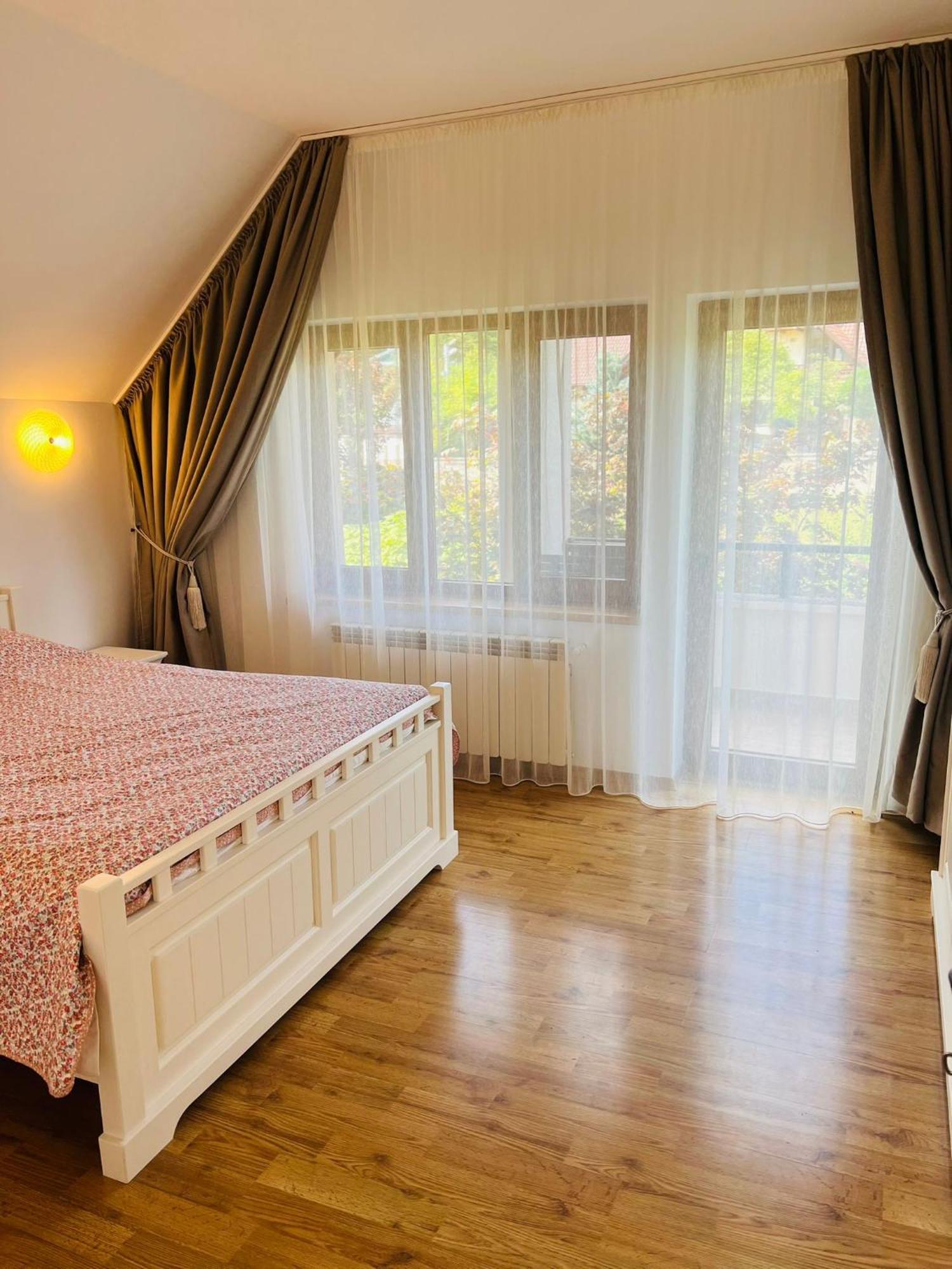 Evie'S Tree House Villa Dragomirna Ngoại thất bức ảnh