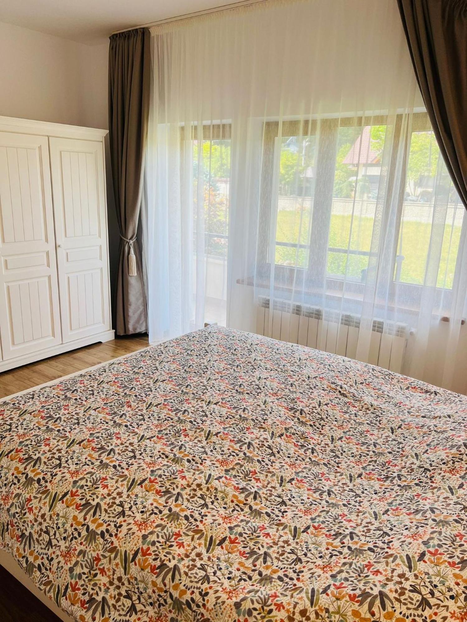 Evie'S Tree House Villa Dragomirna Ngoại thất bức ảnh